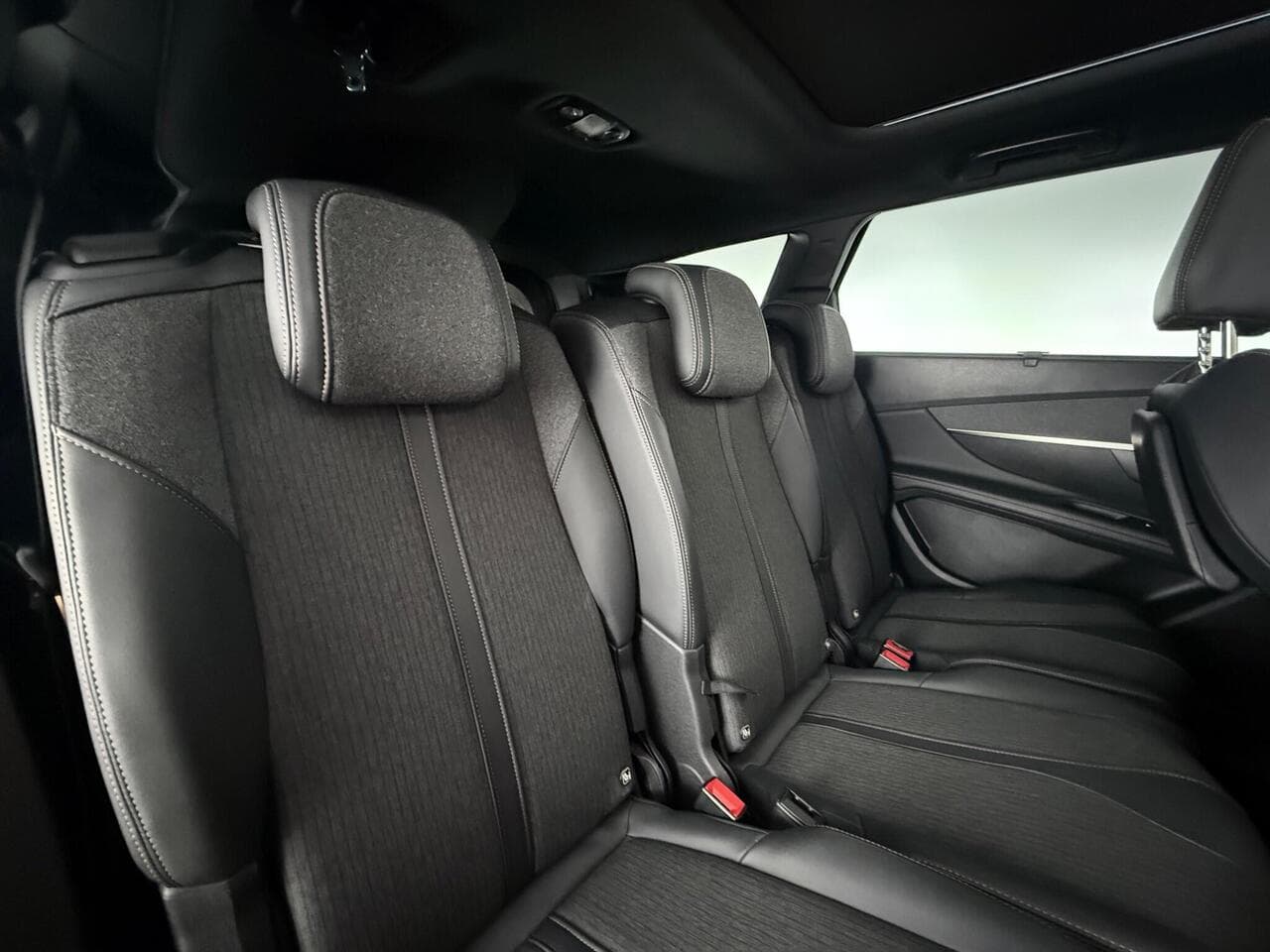 Peugeot 5008 thumbnail Seats Rear