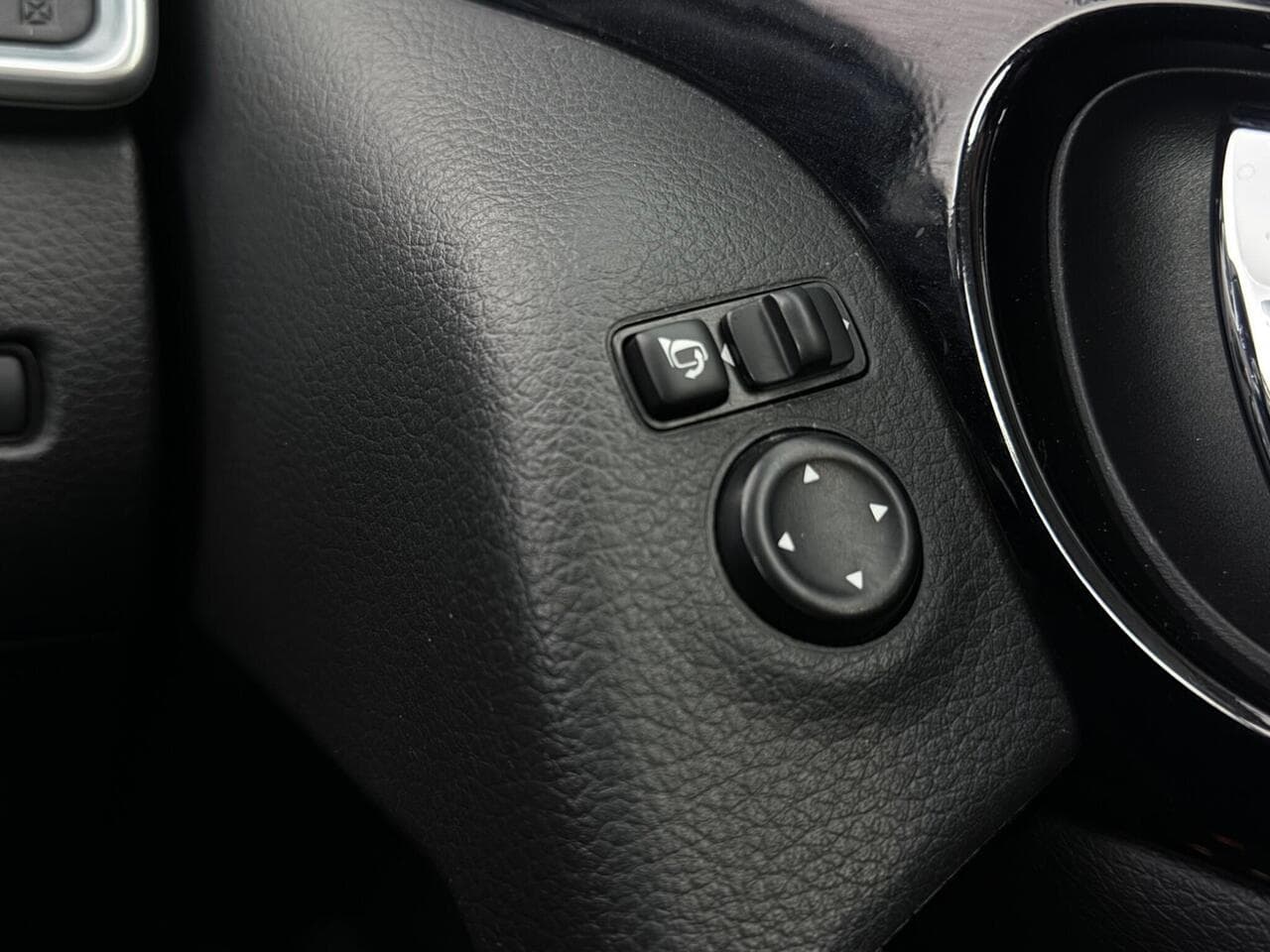 Nissan Qashqai thumbnail Misc Controls