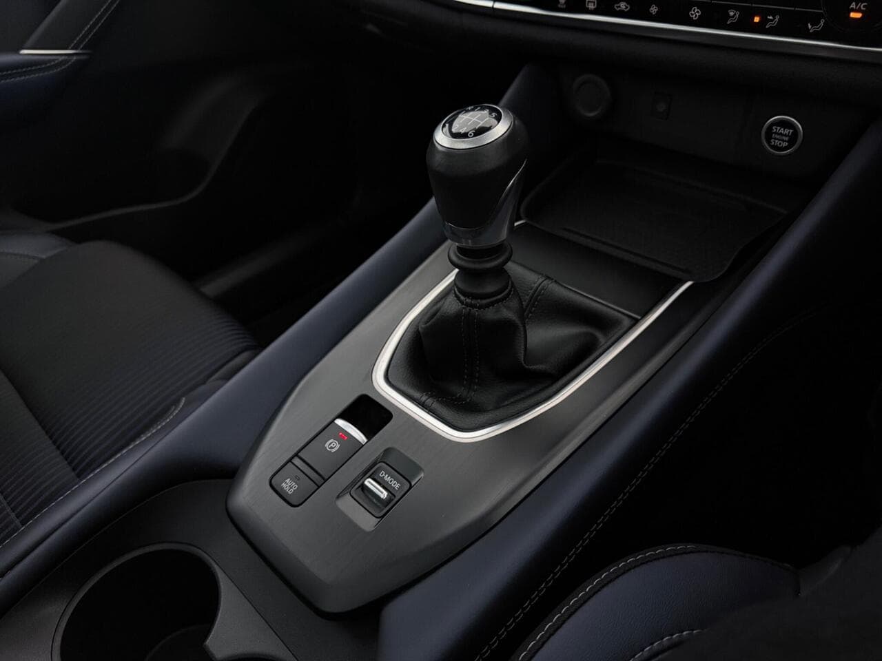 Nissan Qashqai thumbnail Interior Front