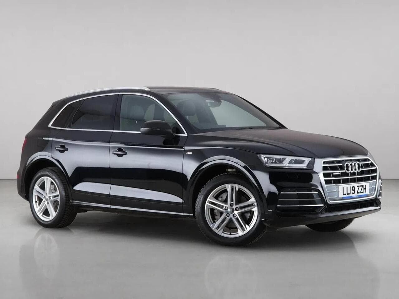 Audi Q5 - Audi Q5 2.0 TDI 40 S line S Tronic quattro Euro 6 (s/s) 5dr