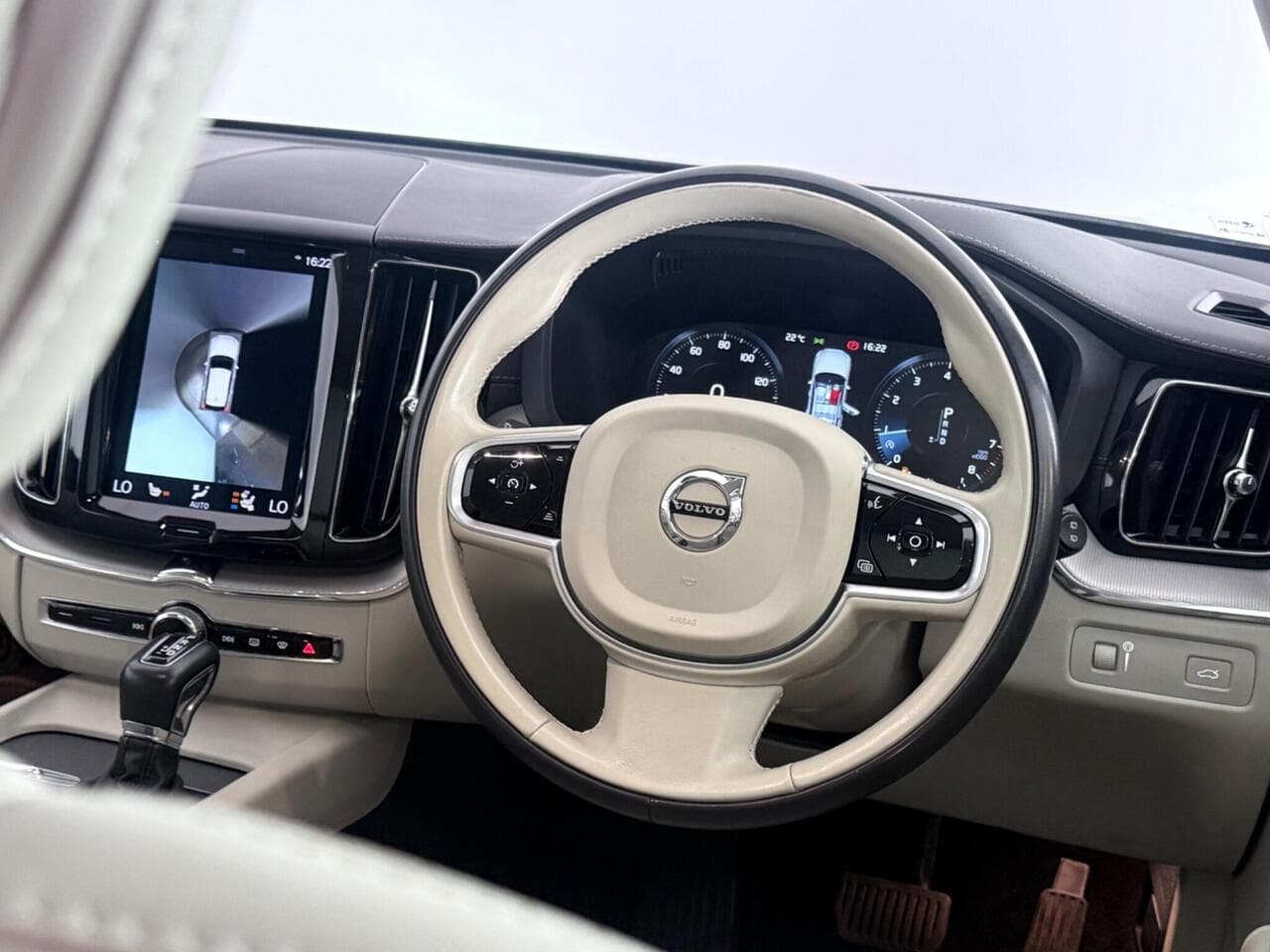 Volvo XC60 thumbnail Steering Wheel