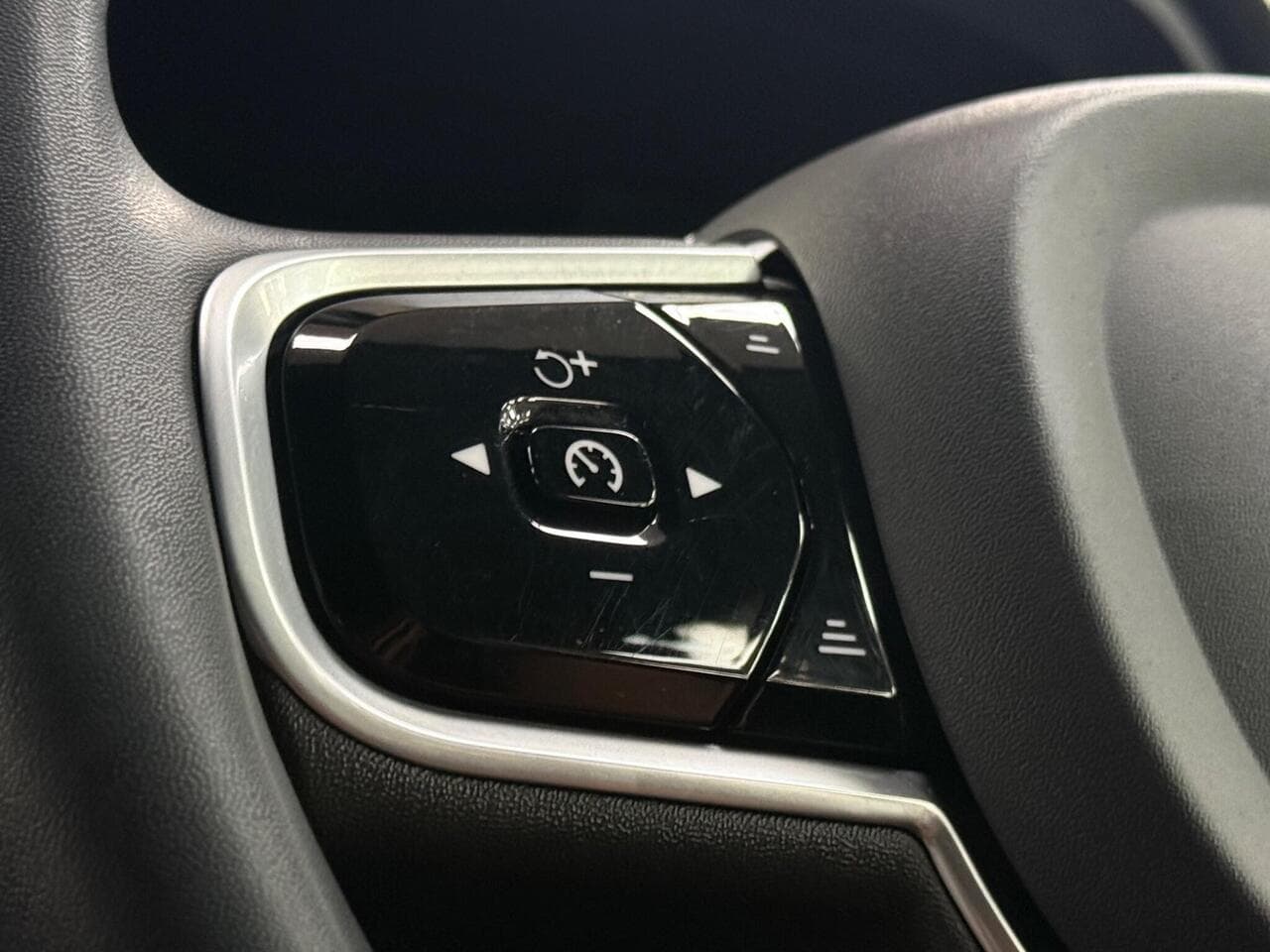 Volvo XC60 thumbnail Misc Controls