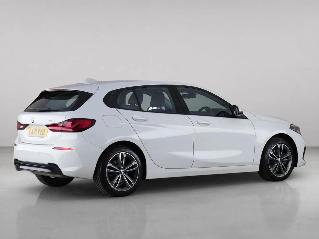 BMW 1 Series thumbnail Rear Right