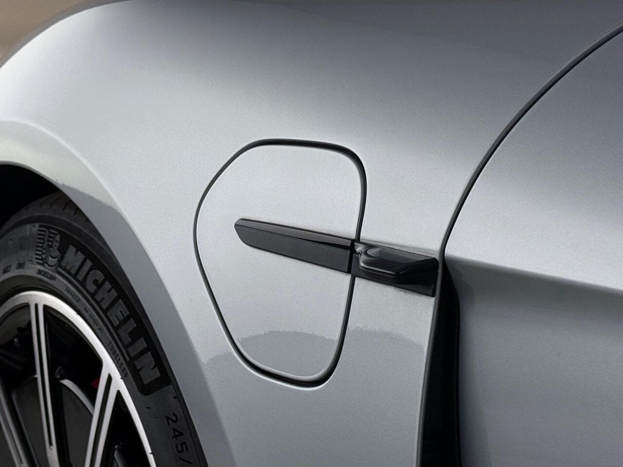Porsche Taycan thumbnail Inconclusive