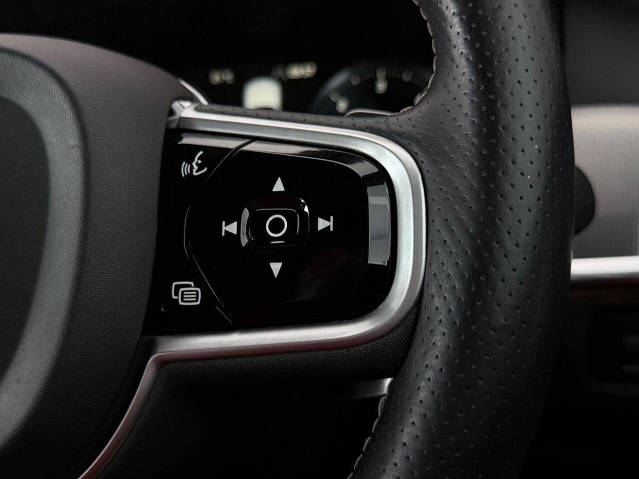 Volvo S90 thumbnail Misc Controls