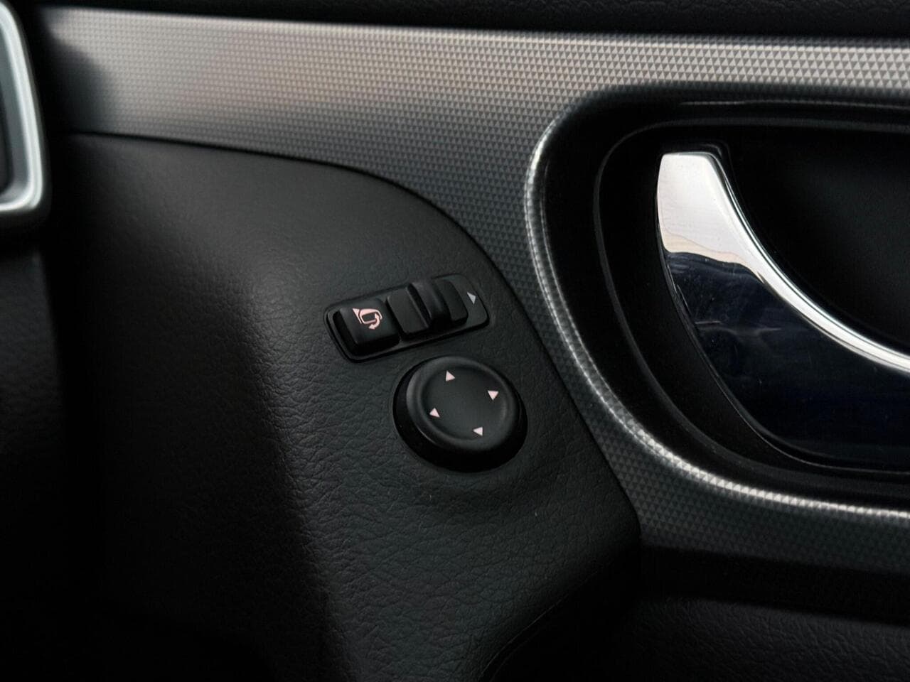 Nissan Qashqai thumbnail Misc Controls