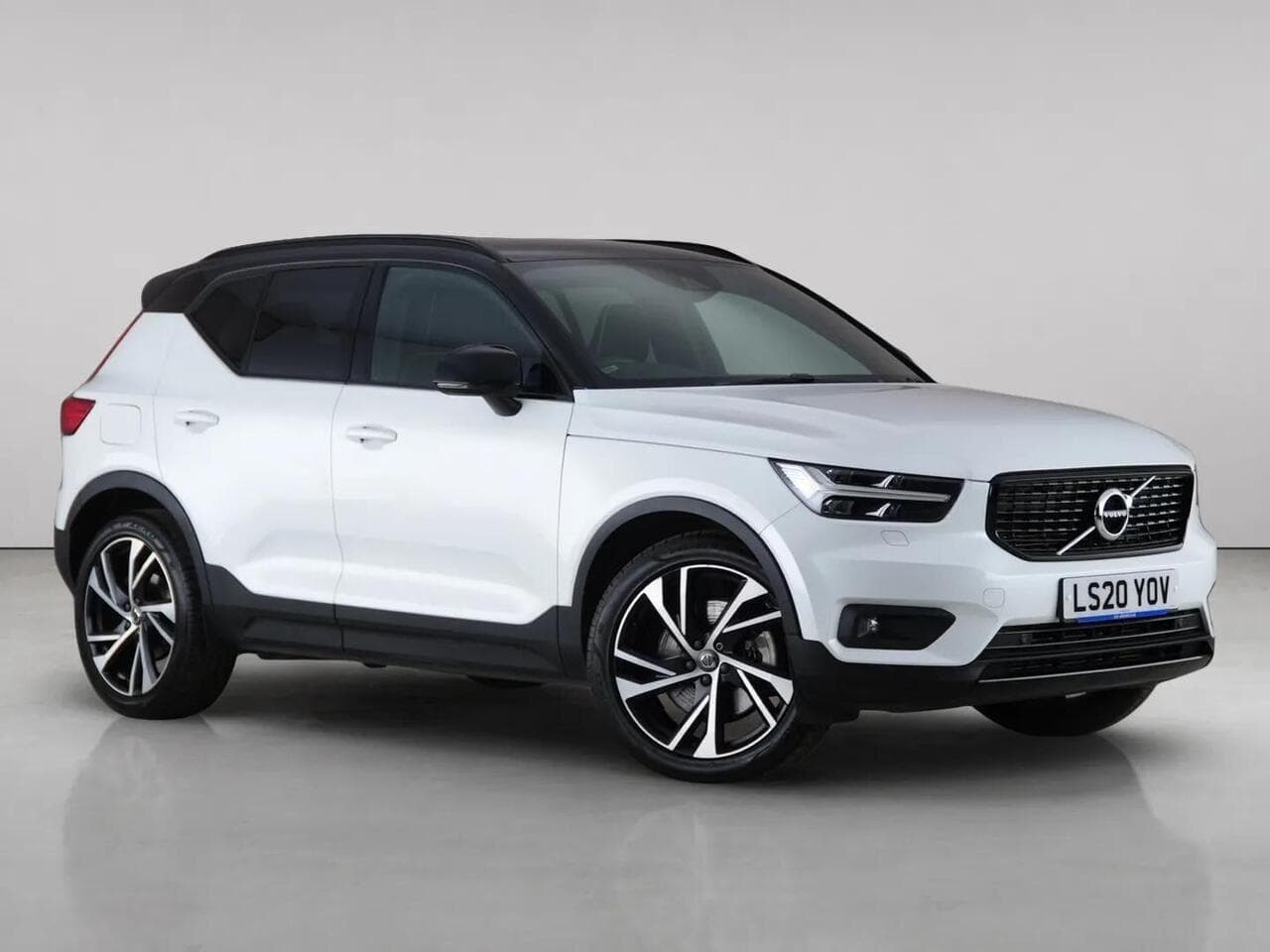 Volvo XC40 - Volvo XC40 1.5h T5 Twin Engine Recharge 10.7kWh R-Design Pro Auto Euro 6 (s/s) 5dr