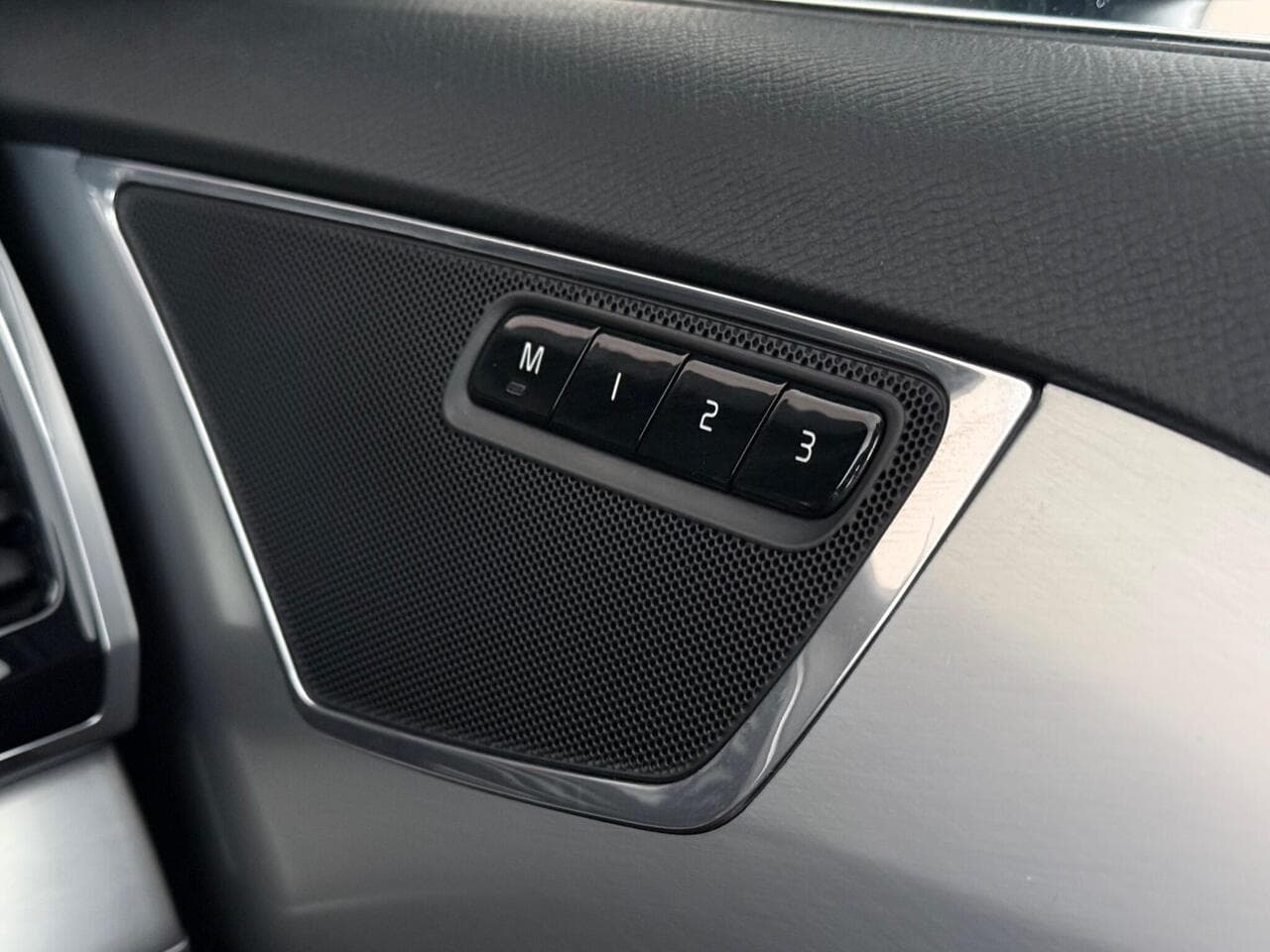 Volvo XC90 thumbnail Misc Controls