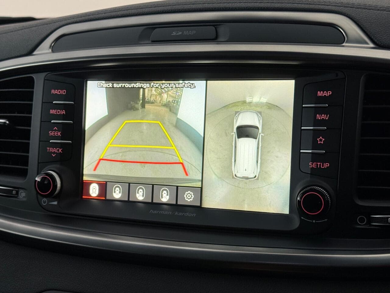 Kia Sorento thumbnail Infotainment System