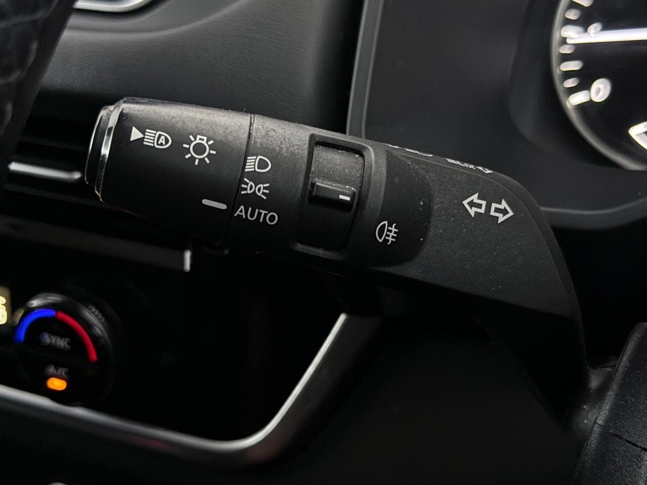 Nissan Qashqai thumbnail Misc Controls