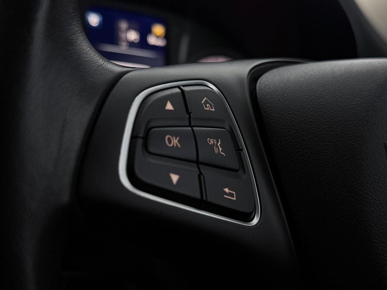 Mercedes-Benz C Class thumbnail Misc Controls