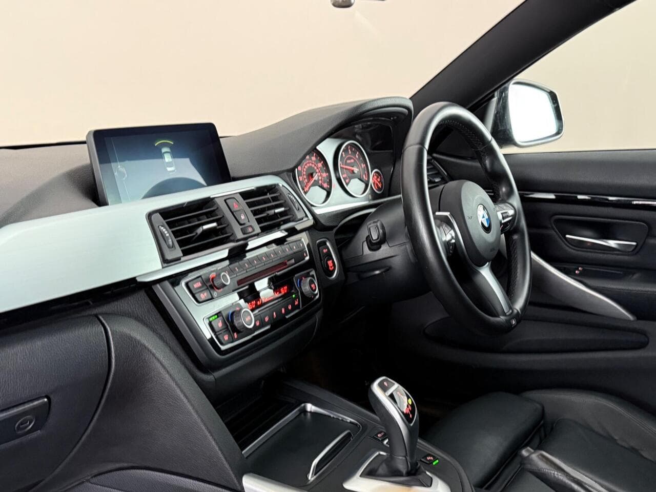 BMW 4 Series thumbnail Interior Front
