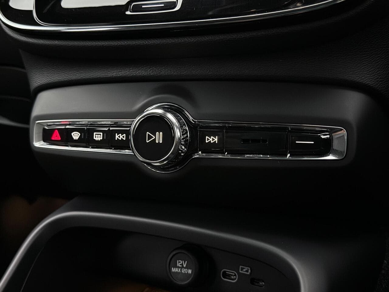 Volvo XC40 thumbnail Misc Controls