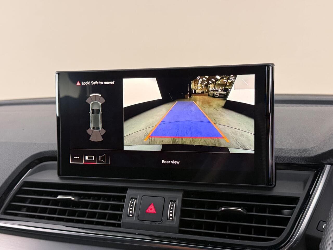 Audi Q5 thumbnail Infotainment System