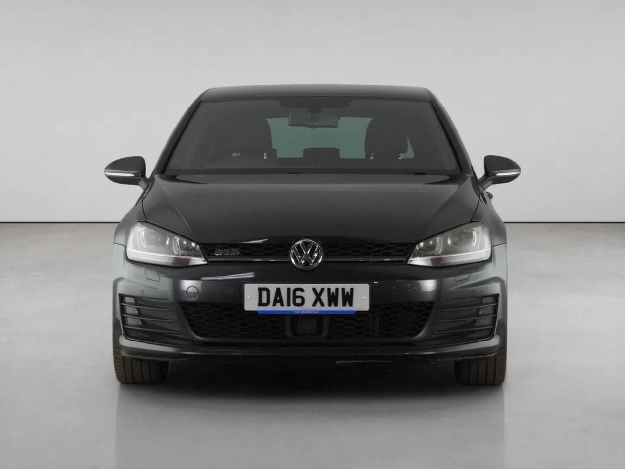 Volkswagen Golf thumbnail Front
