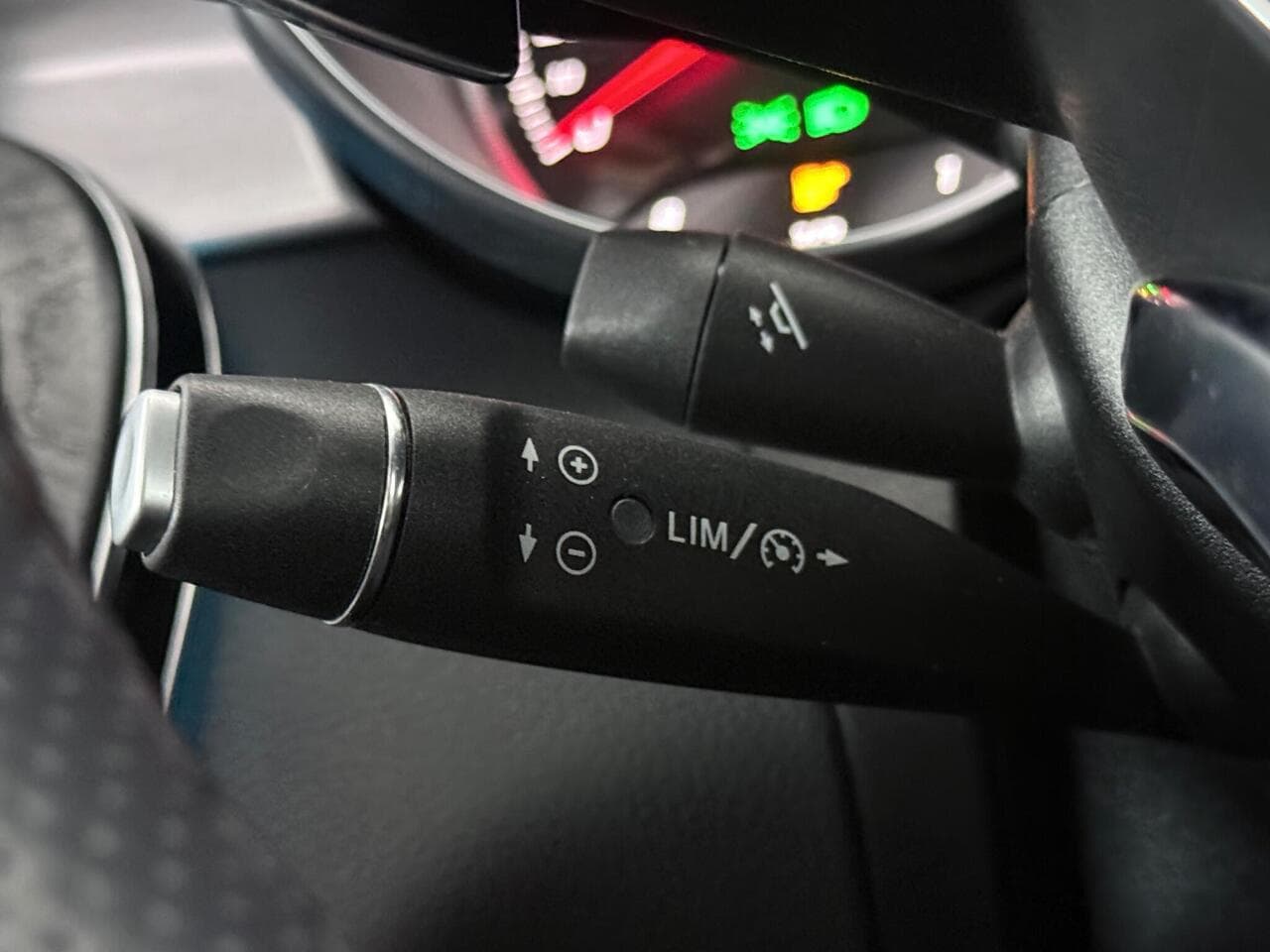 Mercedes-Benz C Class thumbnail Misc Controls