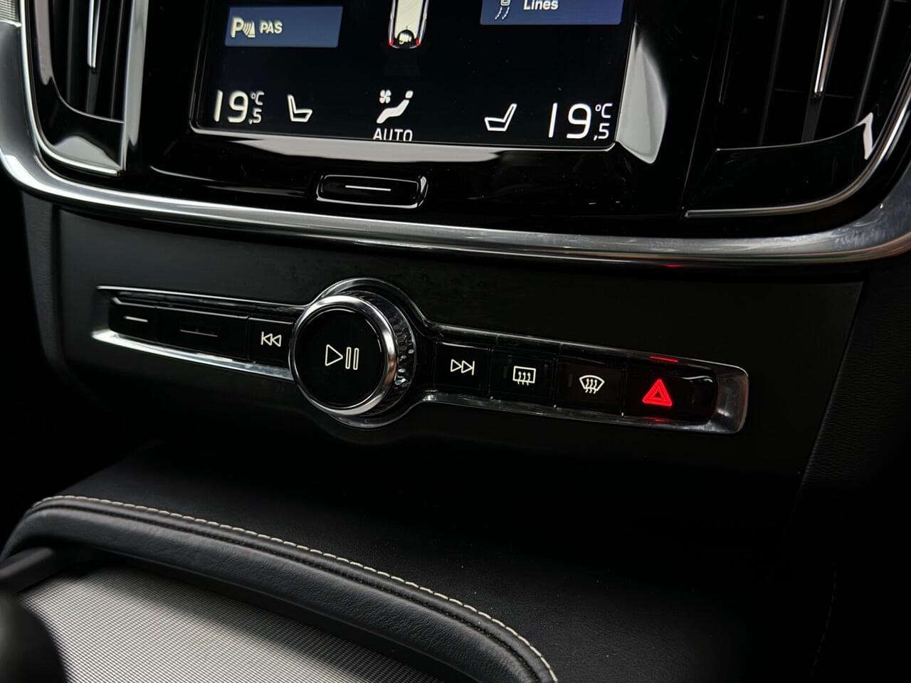 Volvo V90 thumbnail Misc Controls