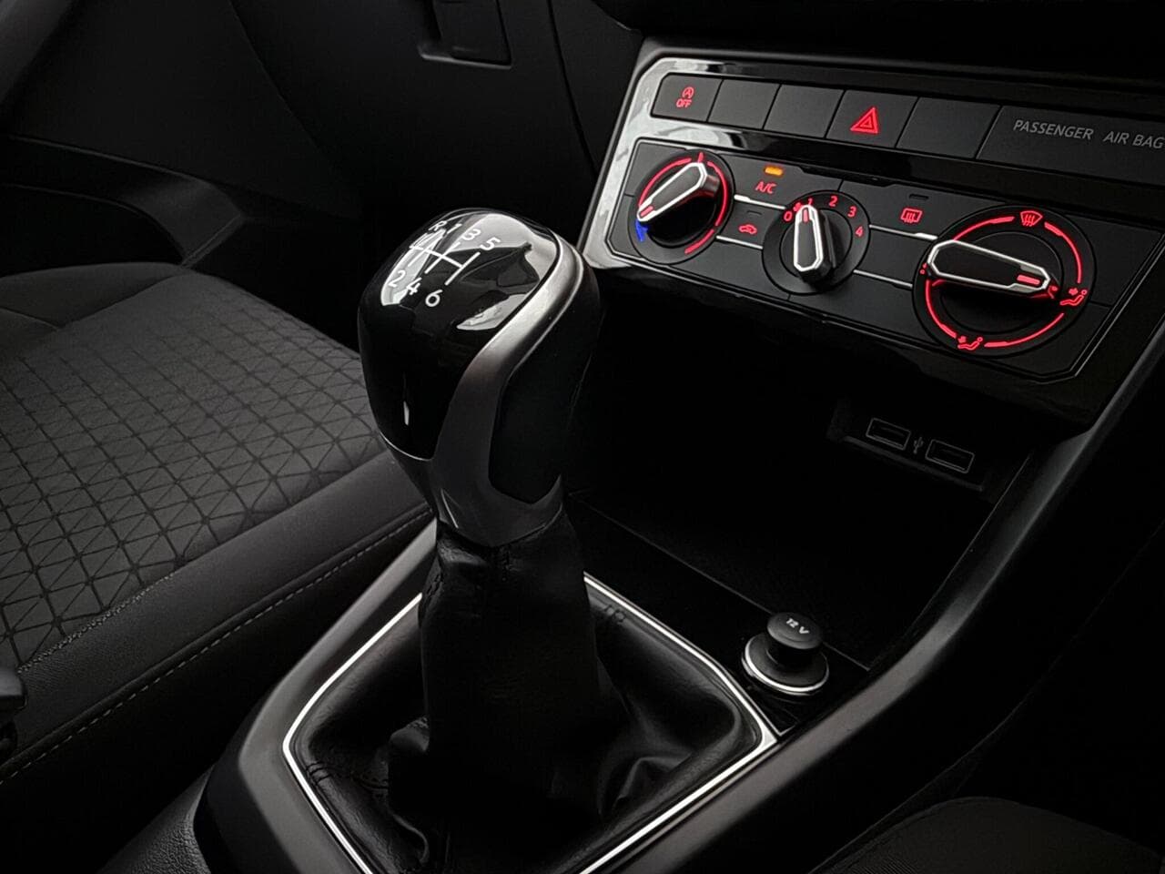 Volkswagen T-Cross thumbnail Interior Front