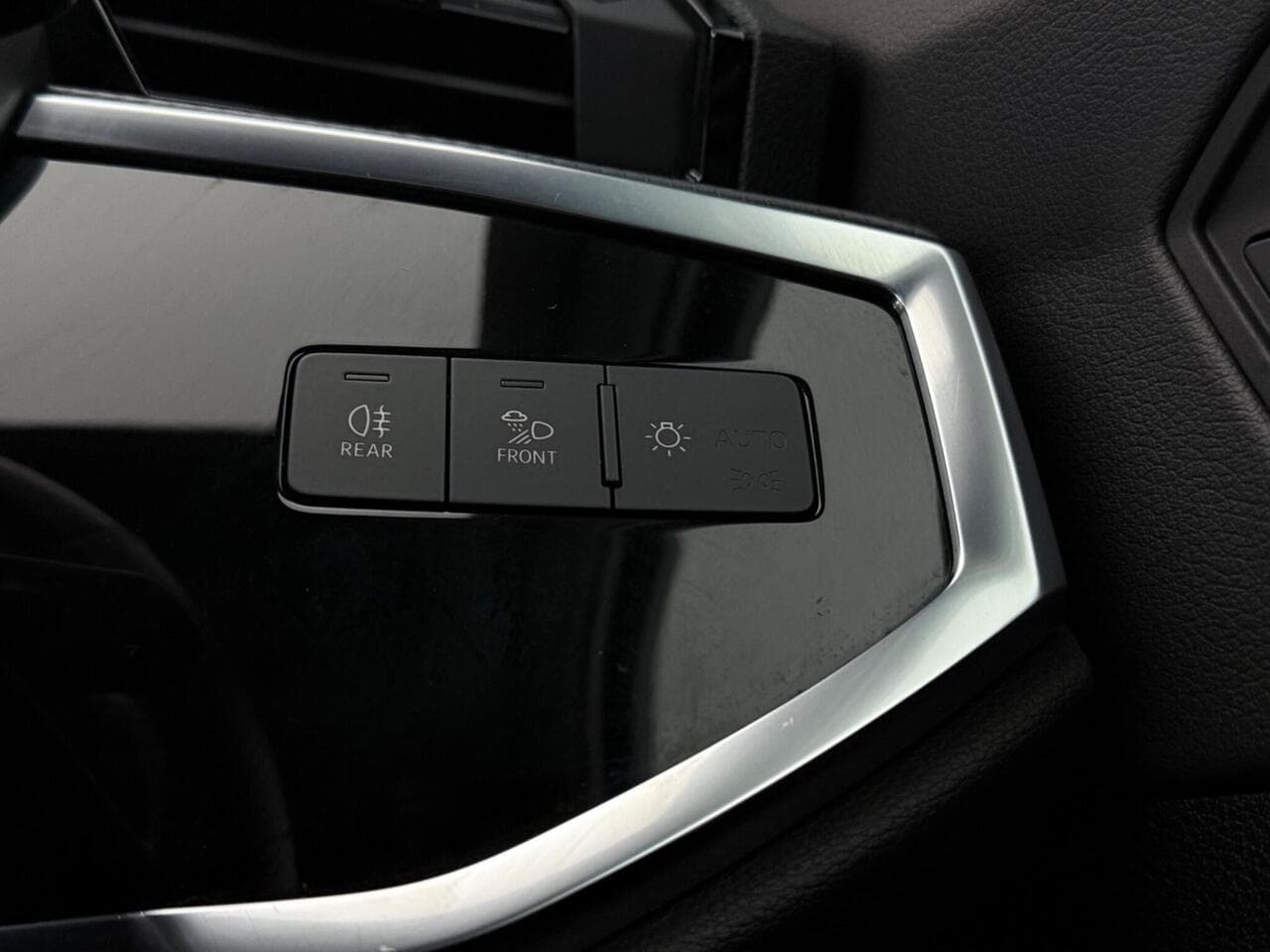 Audi Q3 thumbnail Misc Controls