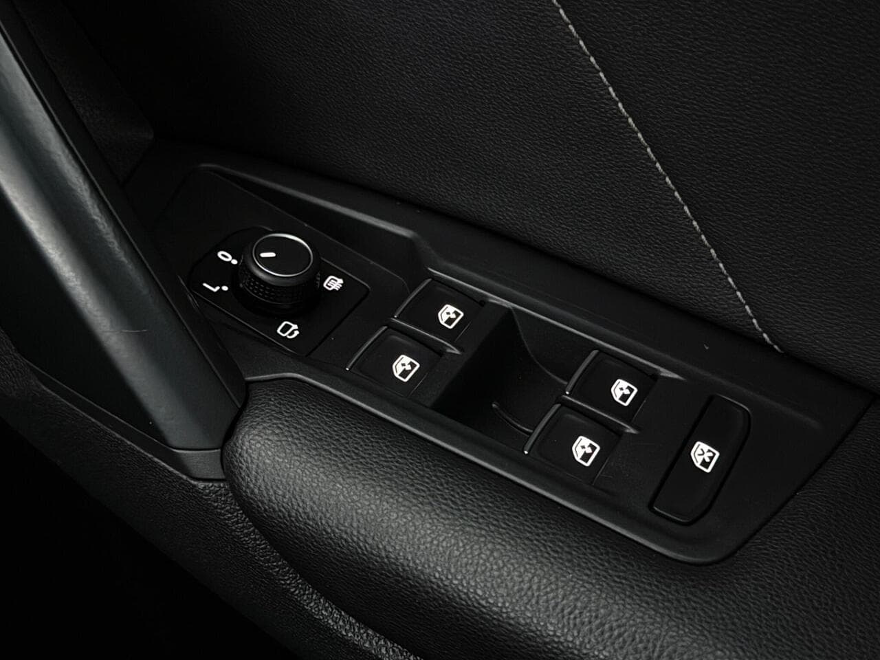 Volkswagen Tiguan thumbnail Misc Controls