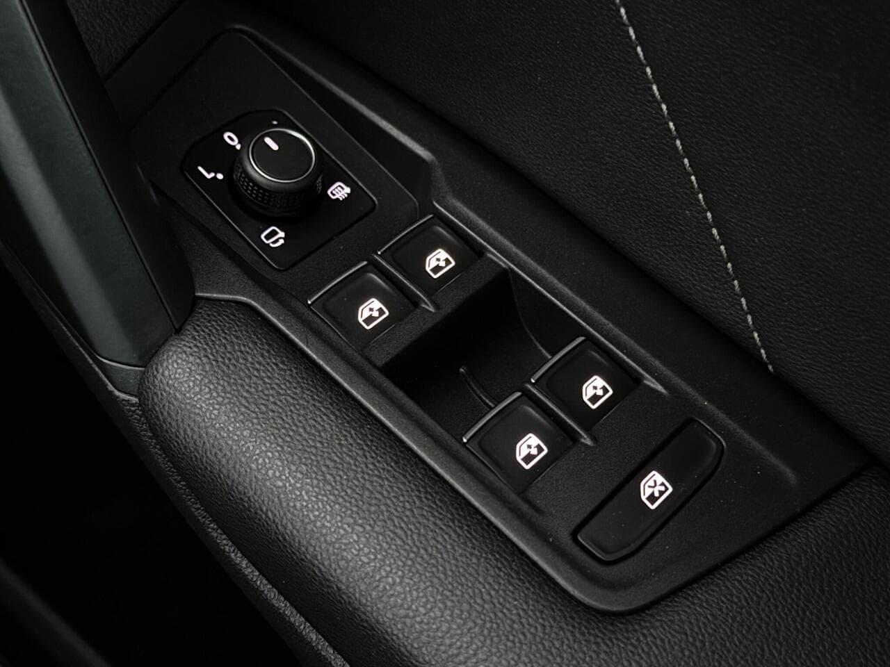 Volkswagen Tiguan thumbnail Misc Controls