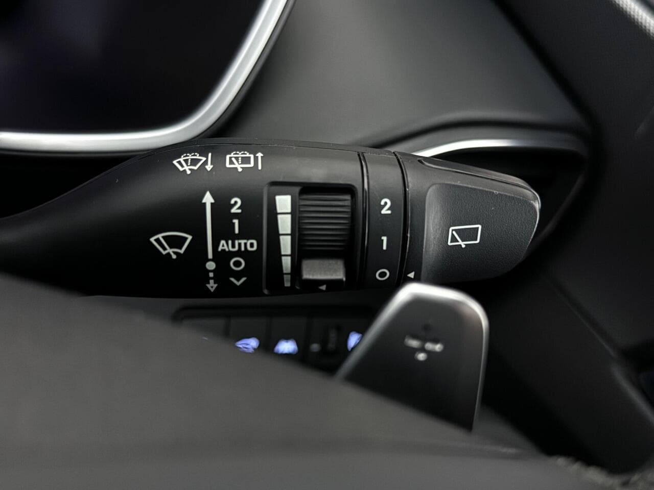 Hyundai Santa Fe thumbnail Misc Controls