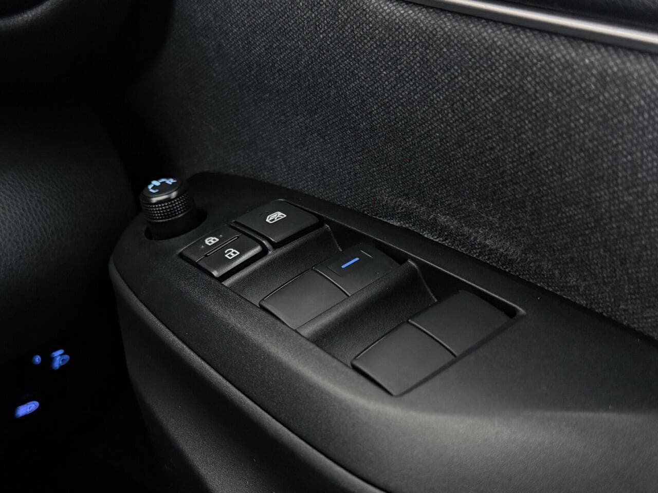 Toyota Yaris thumbnail Misc Controls