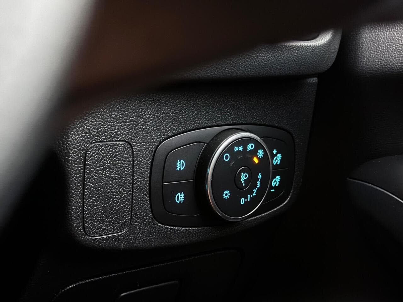 Ford Focus thumbnail Misc Controls