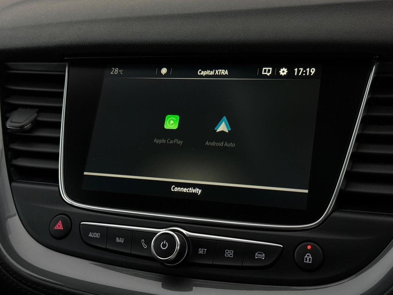 Vauxhall Grandland X thumbnail Infotainment System
