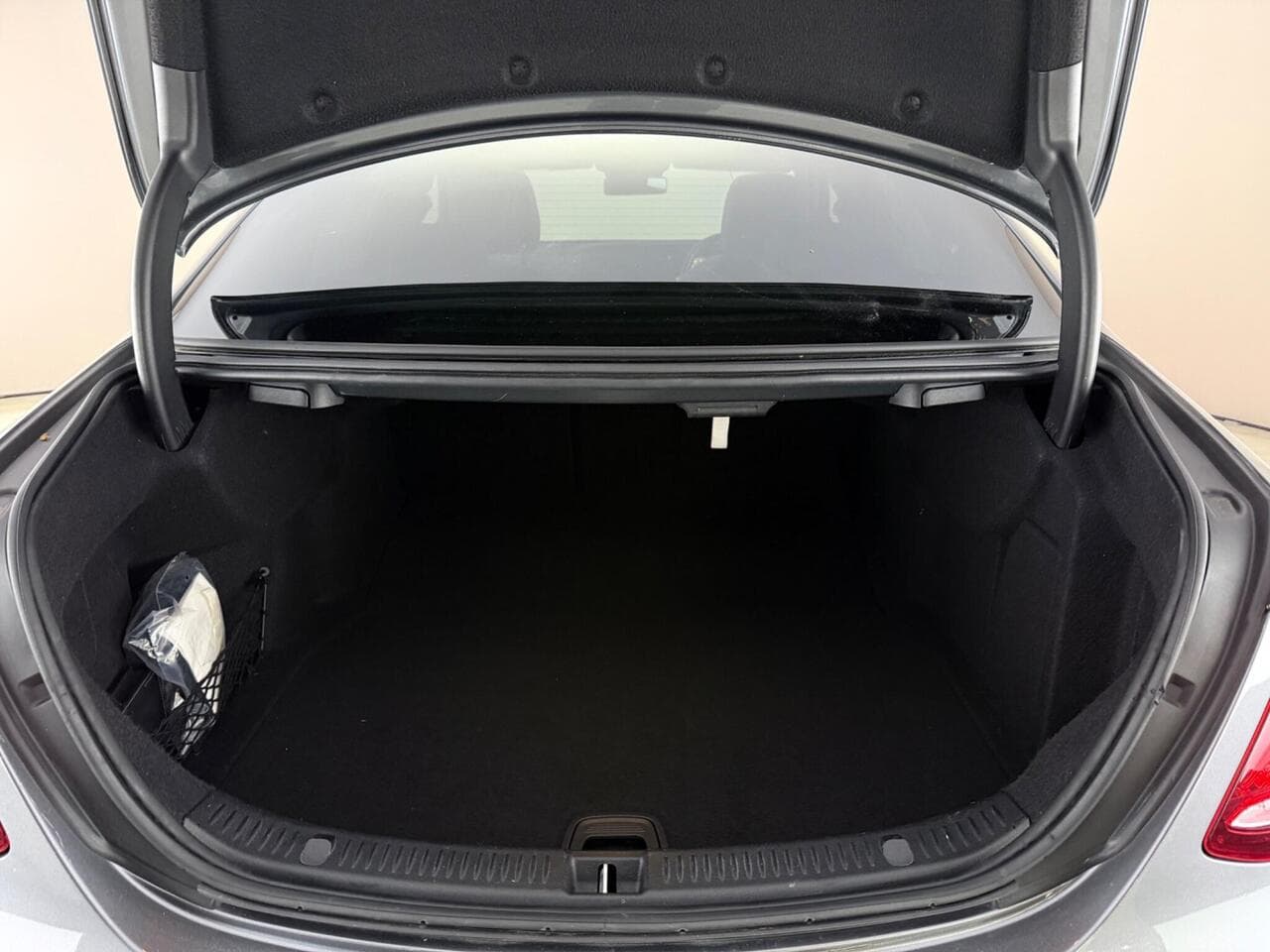 Mercedes-Benz E Class thumbnail Boot