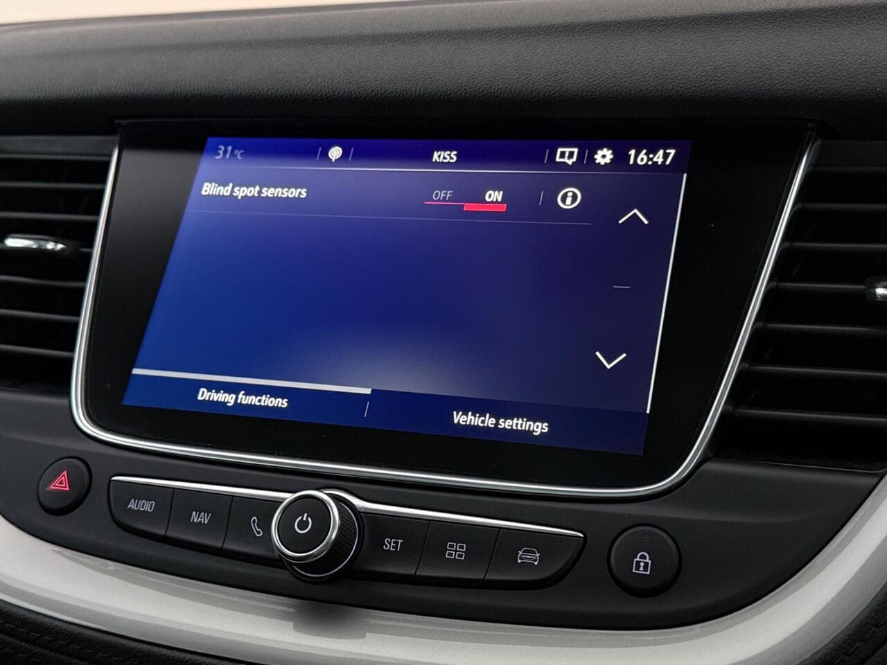 Vauxhall Grandland X thumbnail Infotainment System