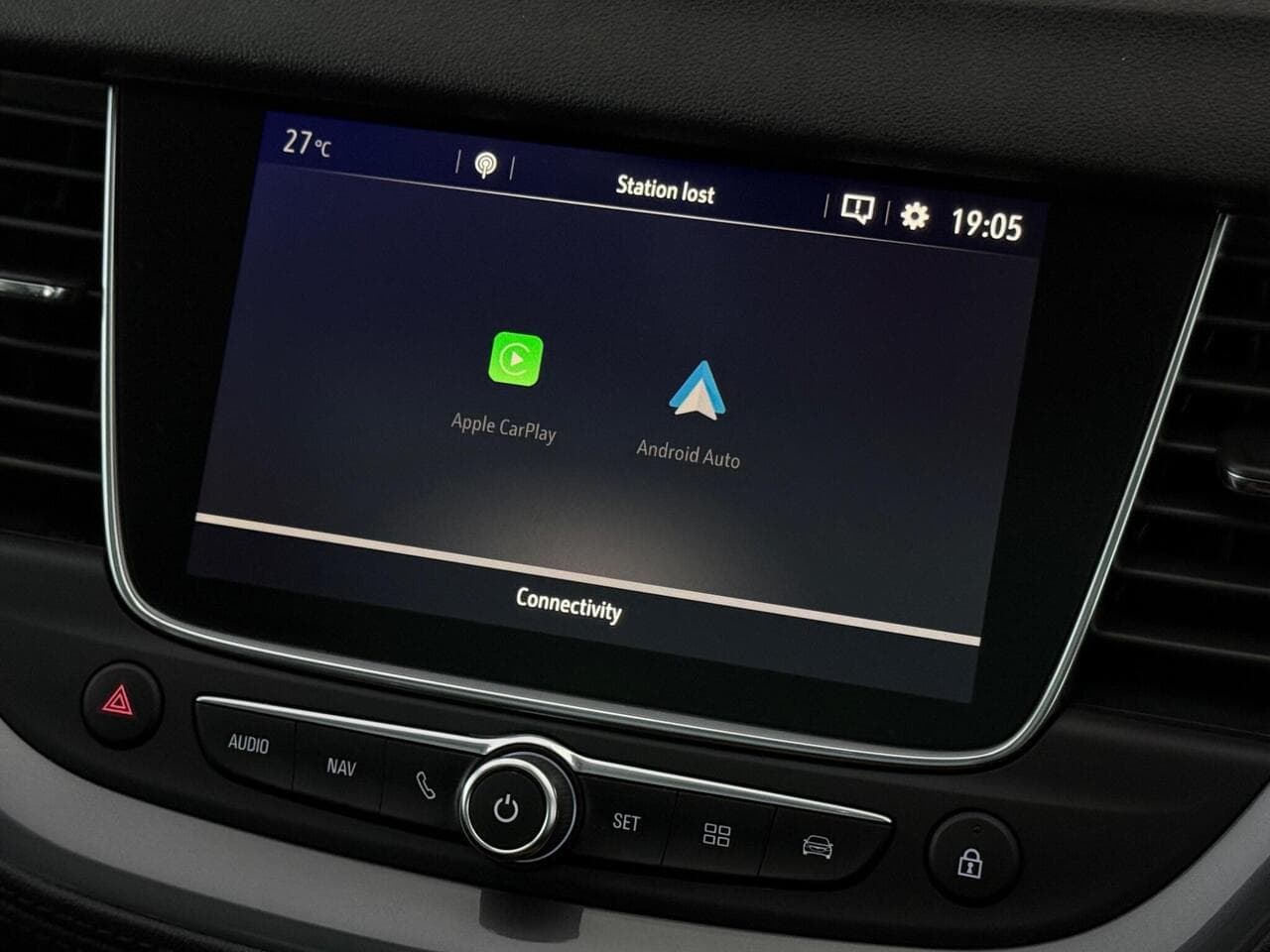 Vauxhall Grandland X thumbnail Infotainment System