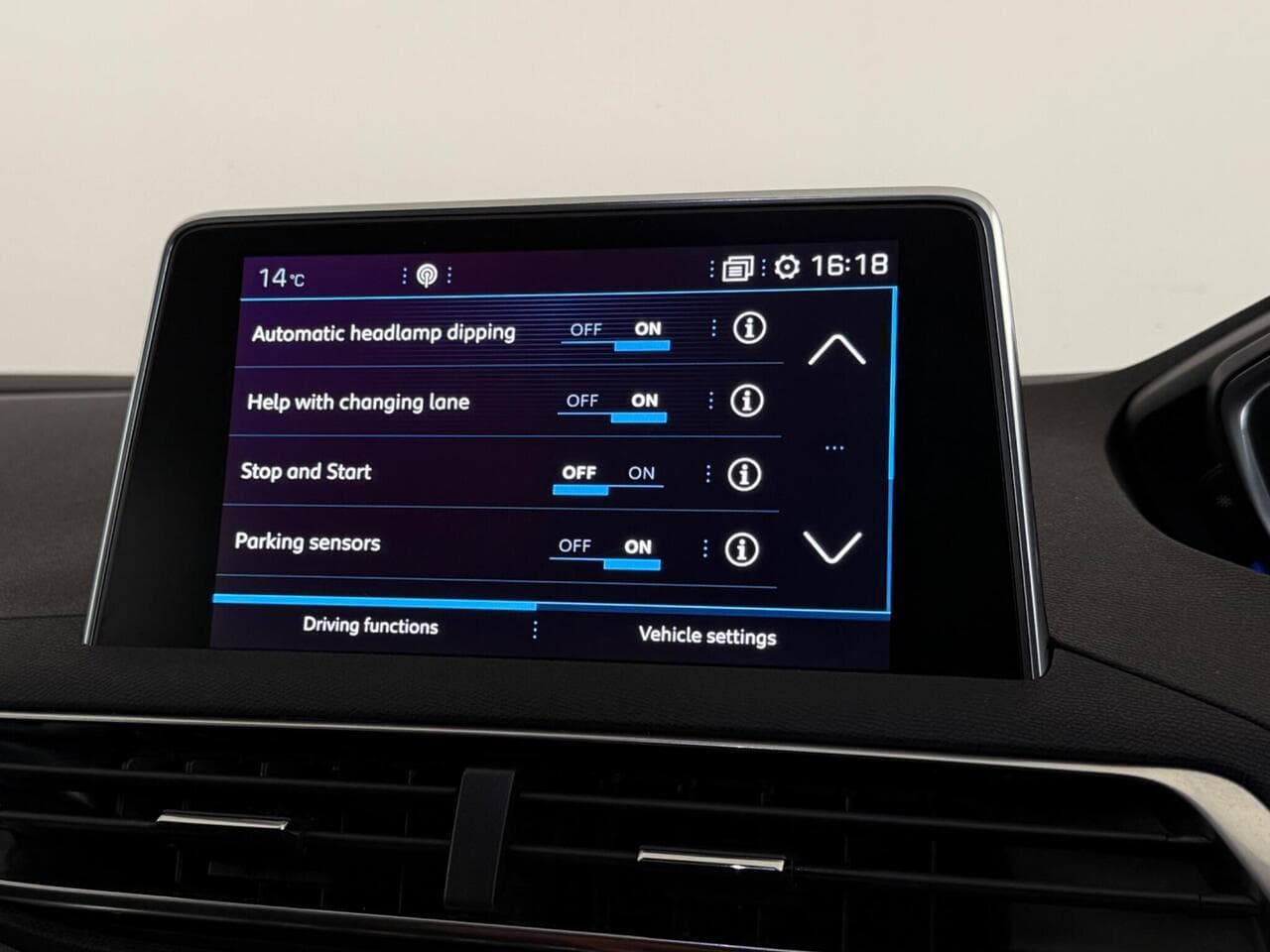 Peugeot 3008 thumbnail Infotainment System