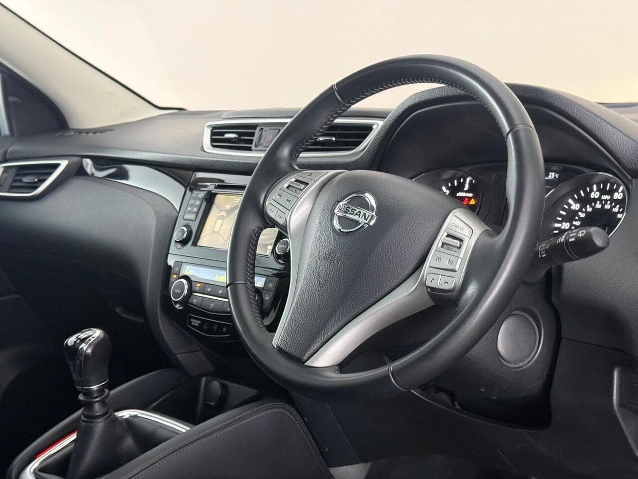 Nissan Qashqai thumbnail Steering Wheel