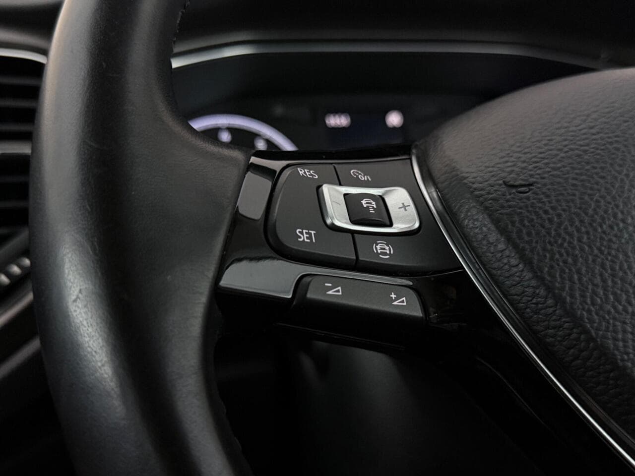 Volkswagen T-Roc thumbnail Misc Controls