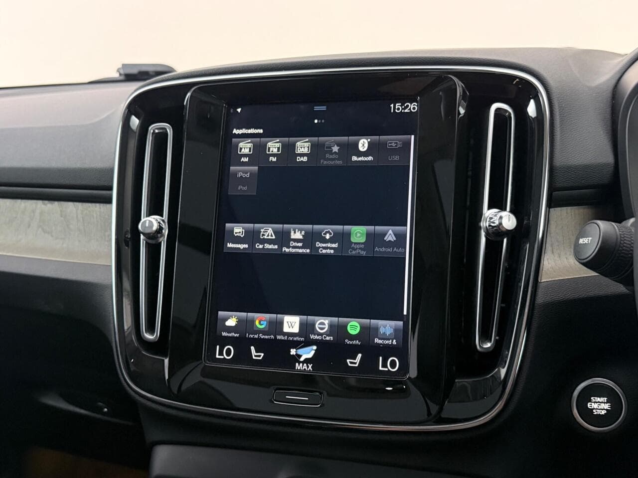 Volvo XC40 thumbnail Infotainment System