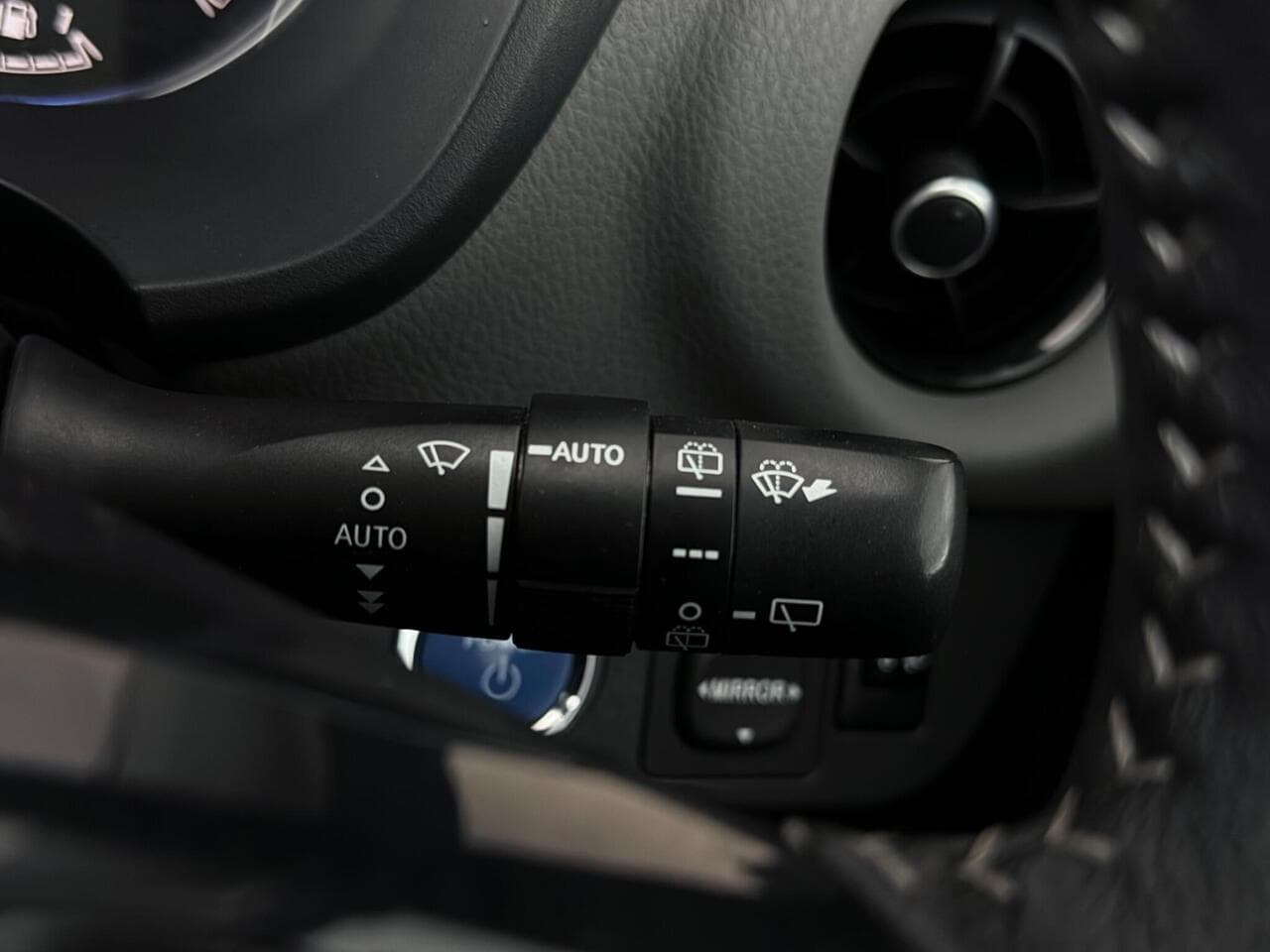 Toyota Yaris thumbnail Misc Controls