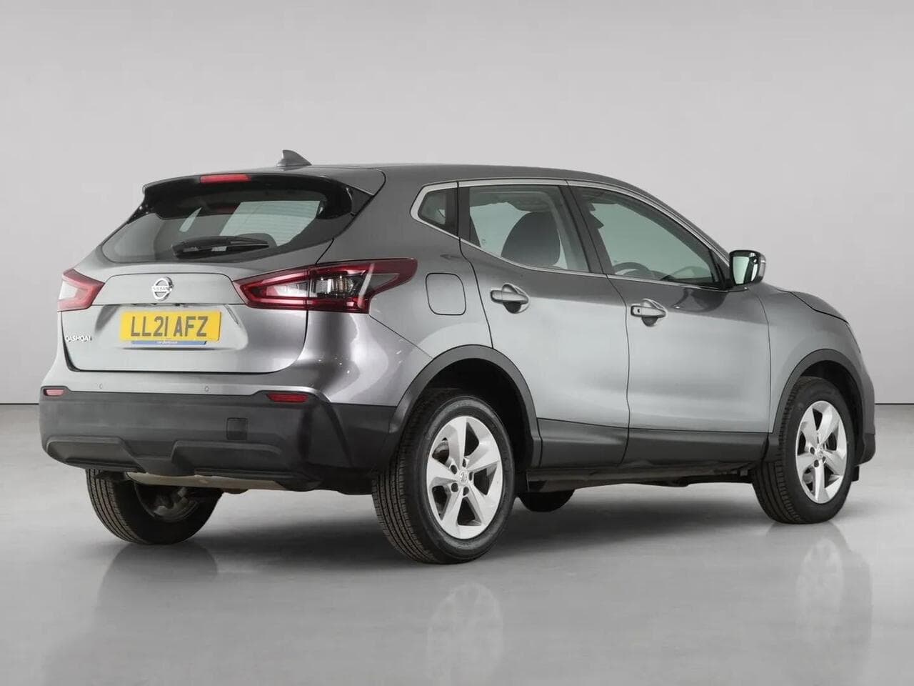 Nissan Qashqai thumbnail Rear Right