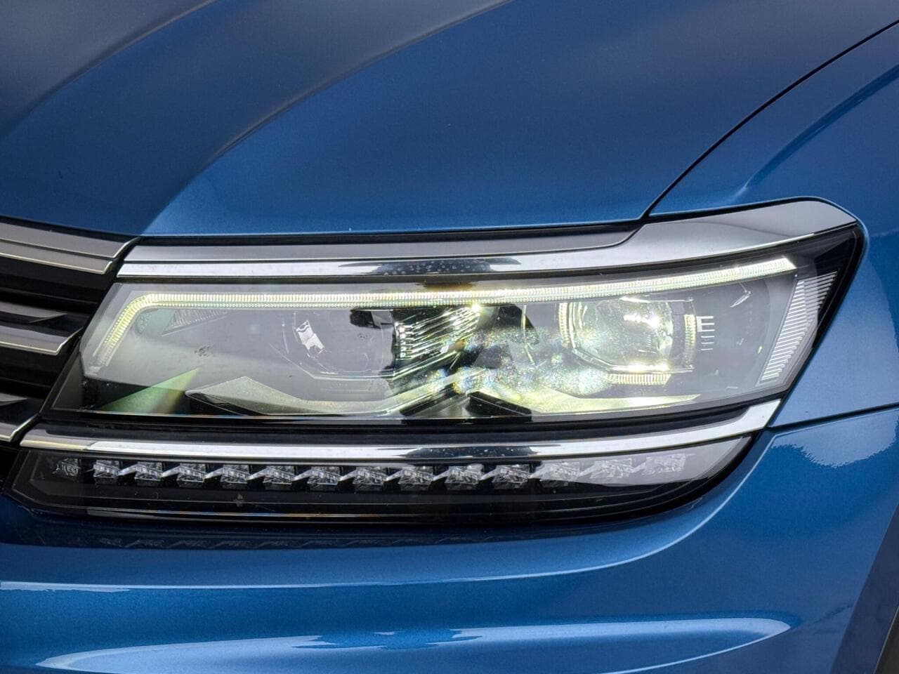 Volkswagen Tiguan thumbnail Lights Front