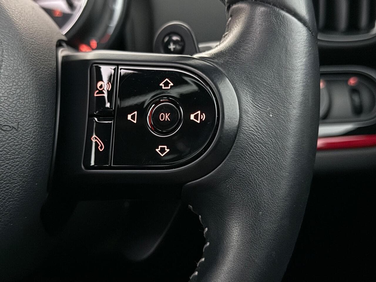 MINI Countryman thumbnail Misc Controls