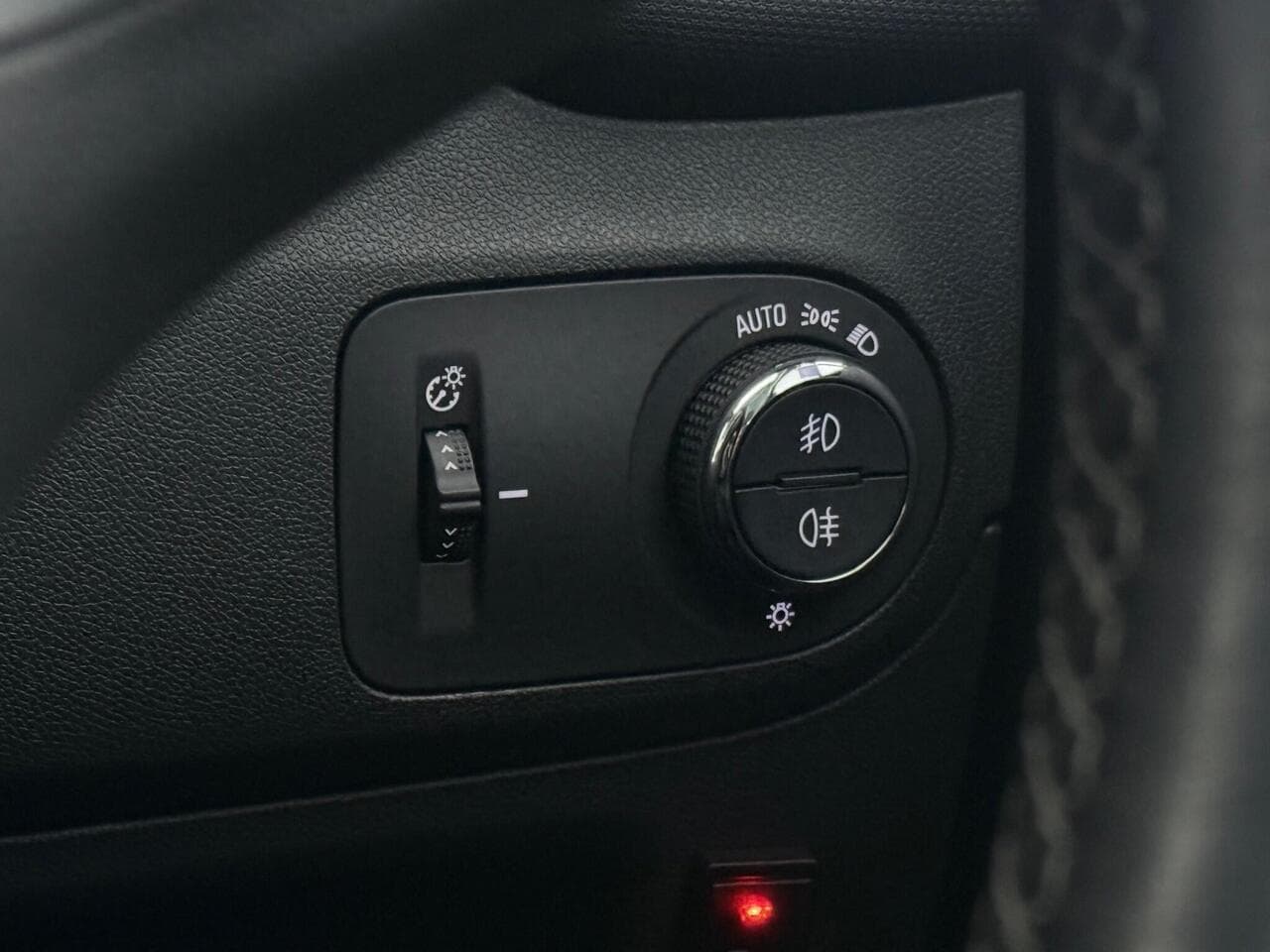 Vauxhall Crossland thumbnail Misc Controls