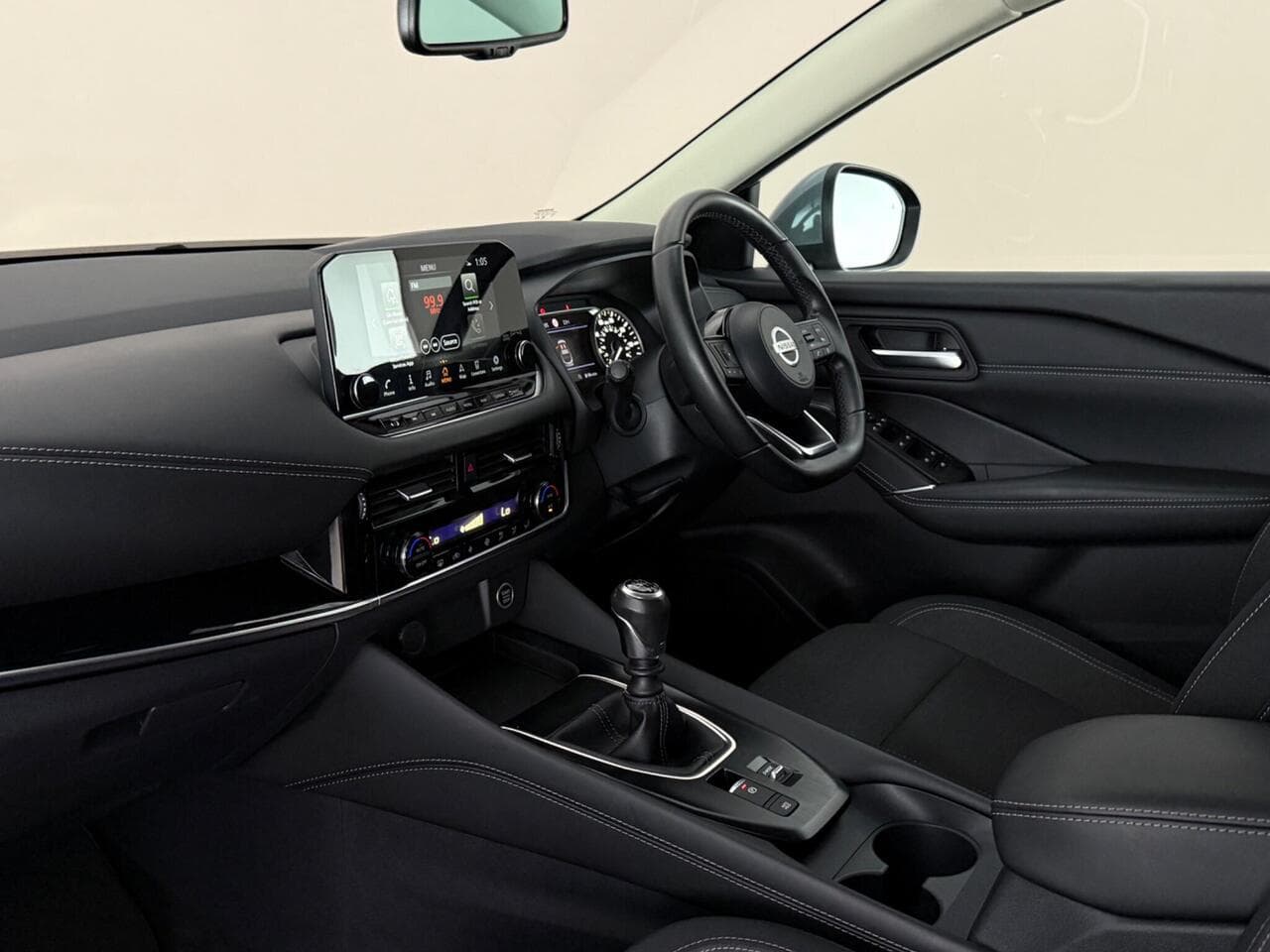 Nissan Qashqai thumbnail Interior Front