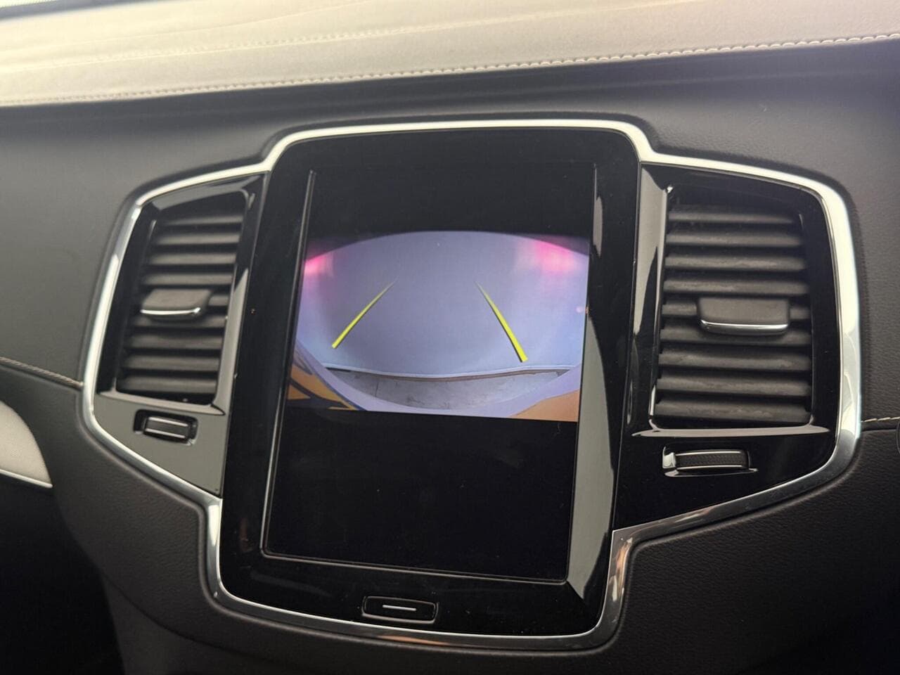Volvo XC90 thumbnail Infotainment System