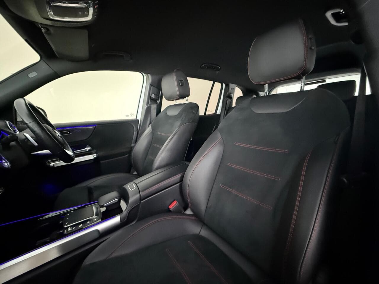 Mercedes-Benz GLB thumbnail Seat Front Passenger