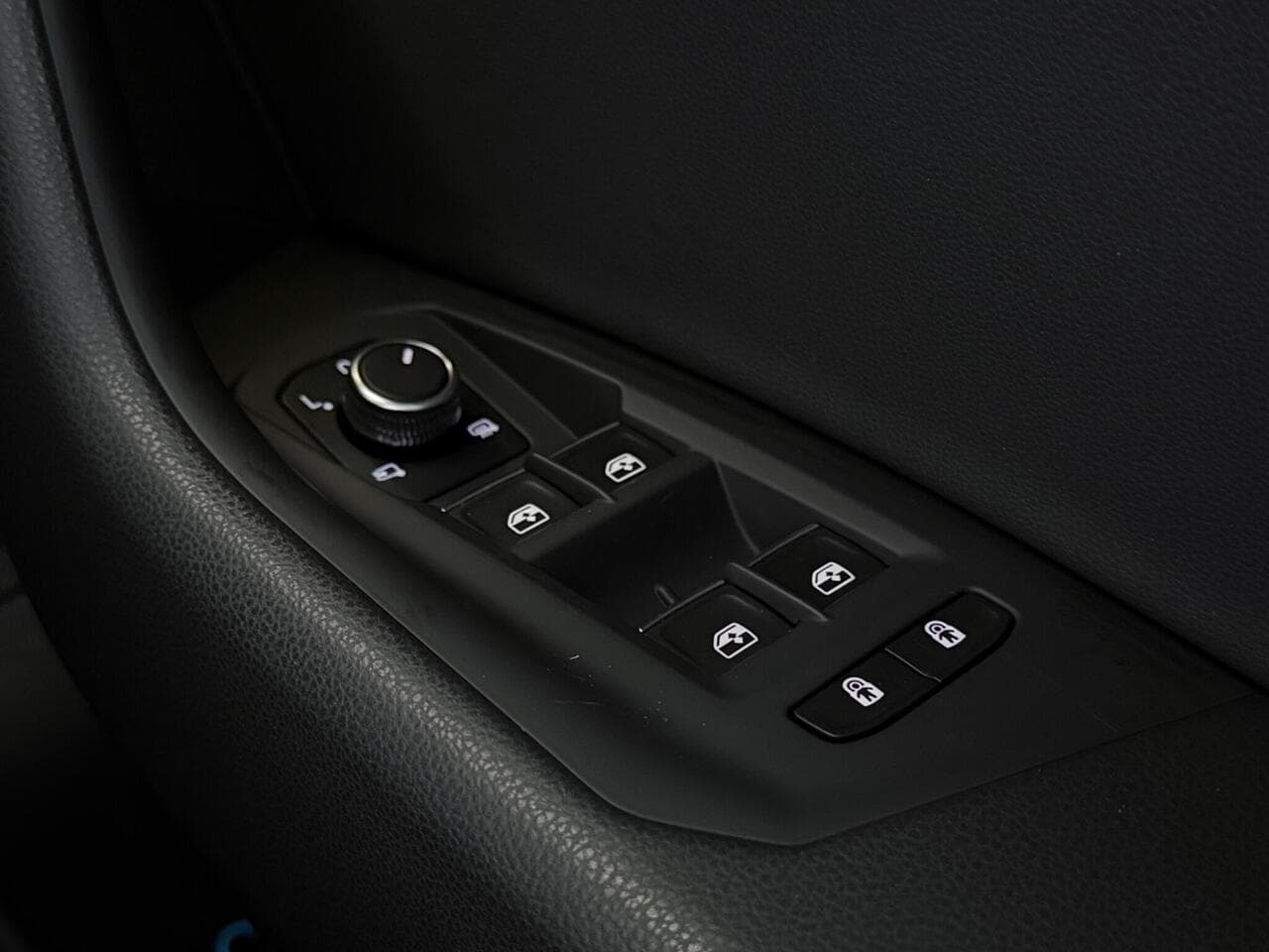 Volkswagen Touareg thumbnail Misc Controls