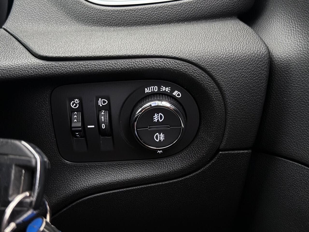 Vauxhall Grandland X thumbnail Misc Controls