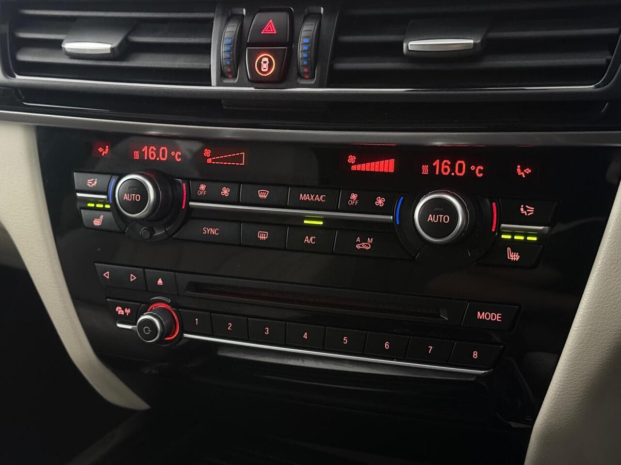 BMW X5 thumbnail Infotainment System