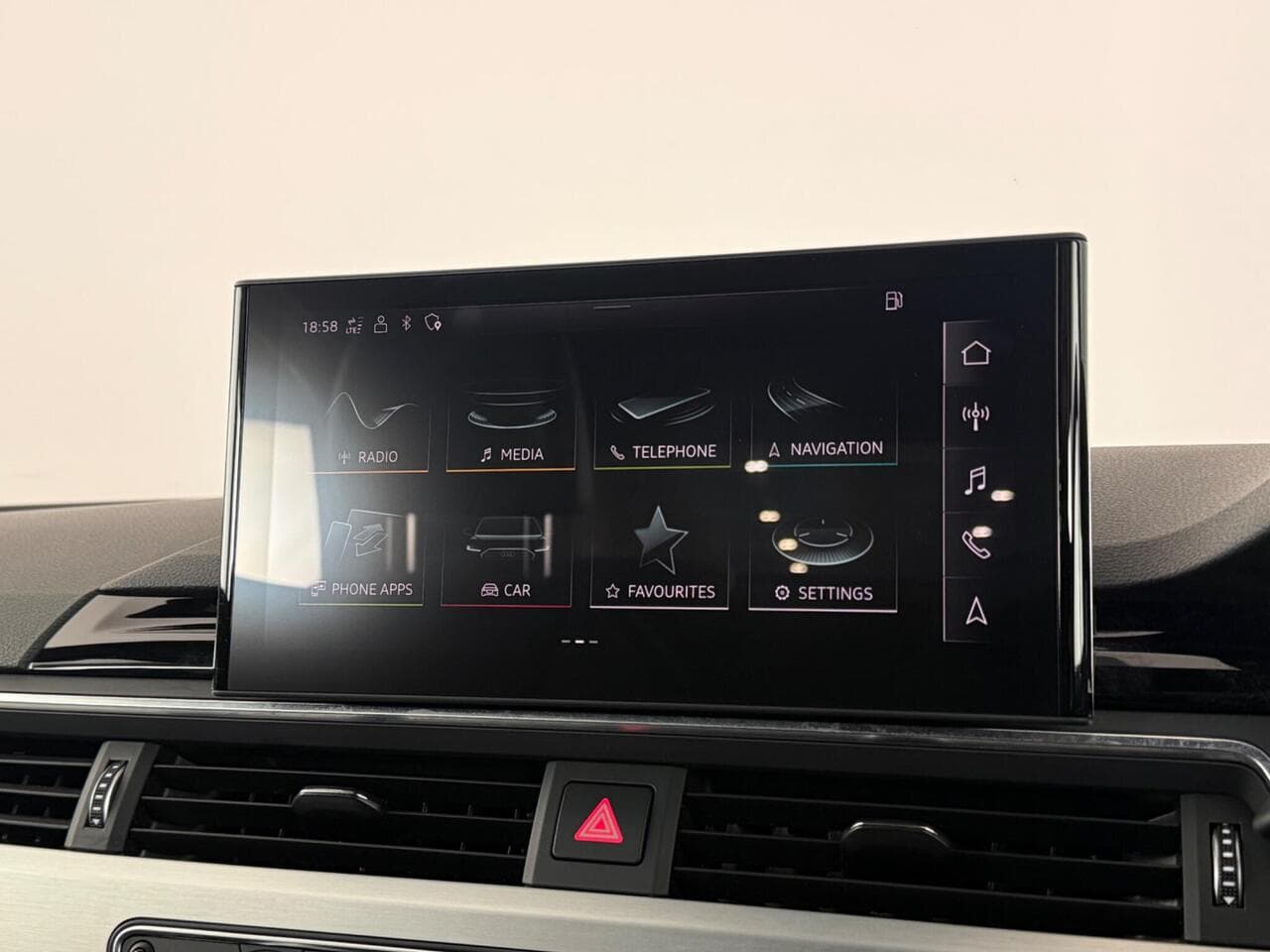 Audi A5 Cabriolet thumbnail Infotainment System