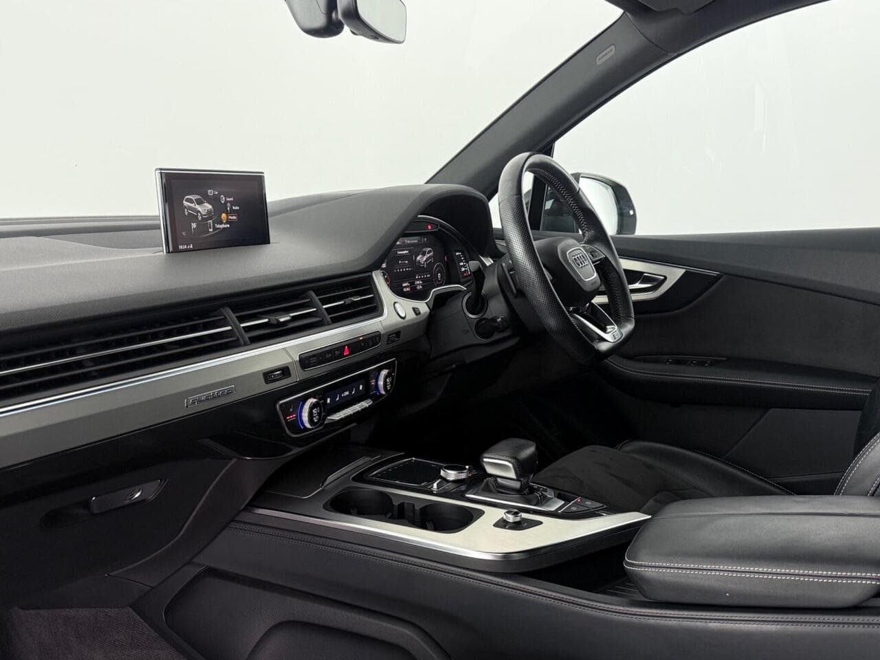 Audi Q7 thumbnail Interior Front