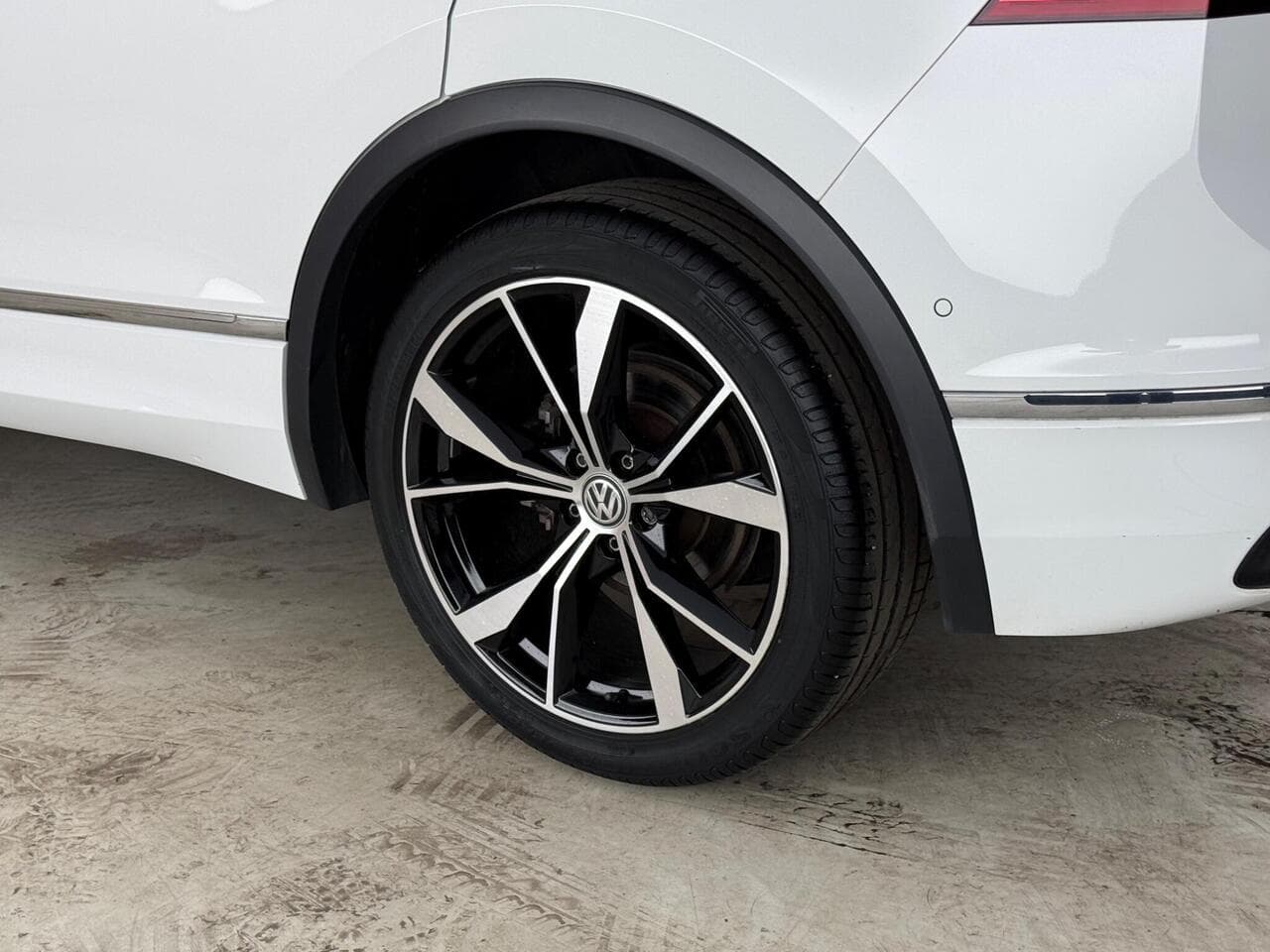 Volkswagen Tiguan thumbnail Wheel